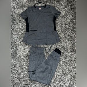DICKES JOGGER SCRUB SET. Size Medium. Grey. Great condition.
